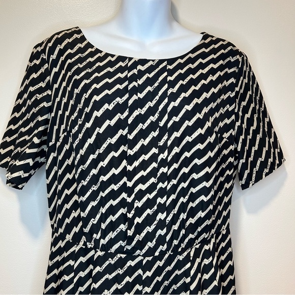 Gianni Bini Short Sleeved Geometric Print Jumpsuit Size Large Dressy Elegant - Picture 3 of 9